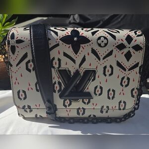 //SOLD//SOLD//SOLD// Louis Vuitton Twist MM Graphic Leather